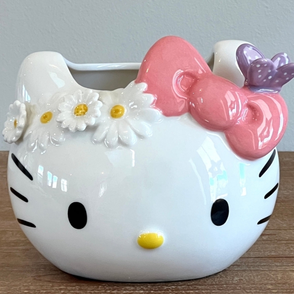 Hello Kitty  Blue Sky Clayworks Ceramic Planter w Daisys & Purple Butterfly